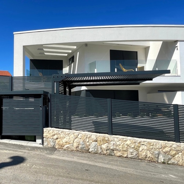 Nadstresnica i ograda